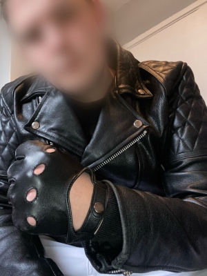 Surrender to the leather. Let’s start rewiring your brain😏.